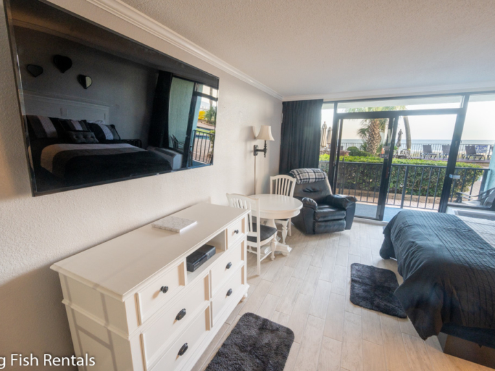 Compass Cove 133 Oceanfront Studio